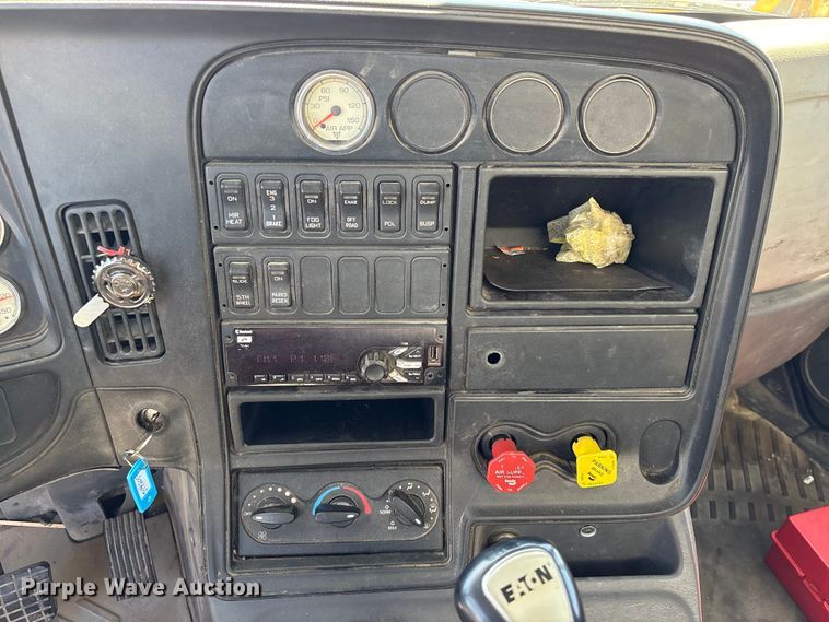 image for item EU7447 2015 International LF687 semi truck