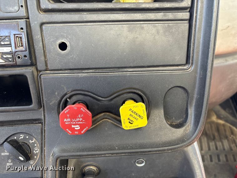 image for item EU7447 2015 International LF687 semi truck