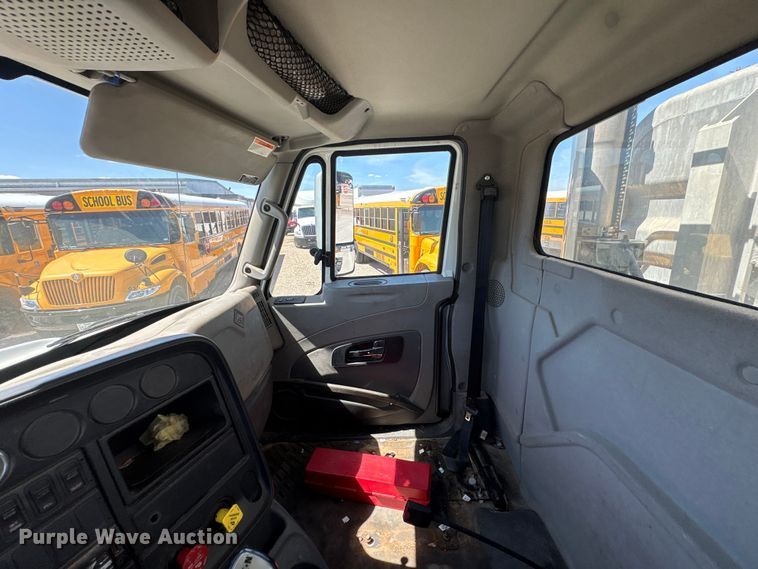 image for item EU7447 2015 International LF687 semi truck