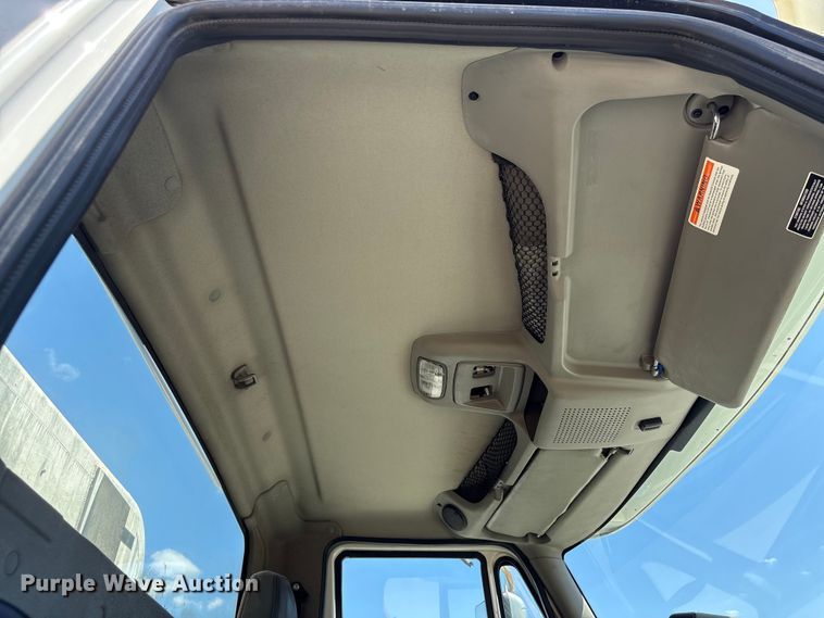 image for item EU7447 2015 International LF687 semi truck