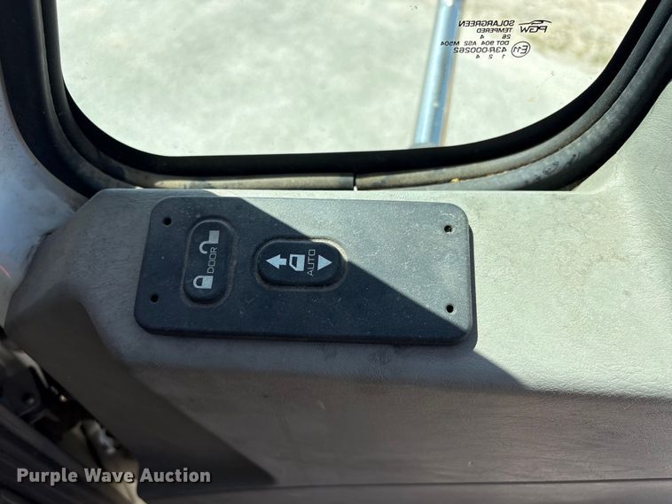 image for item EU7447 2015 International LF687 semi truck