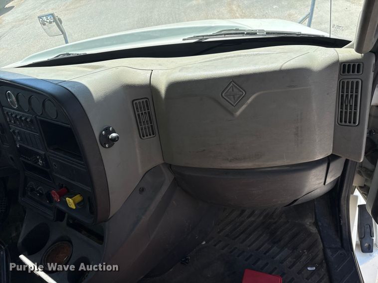 image for item EU7447 2015 International LF687 semi truck