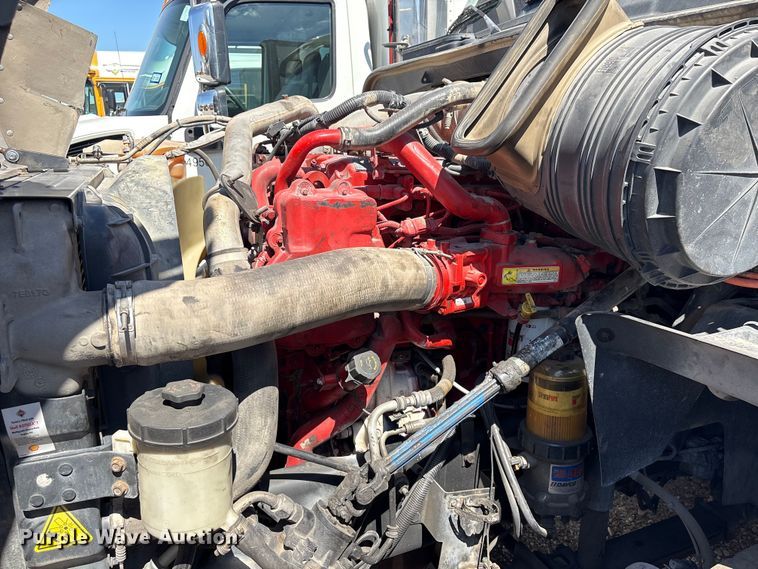 image for item EU7447 2015 International LF687 semi truck