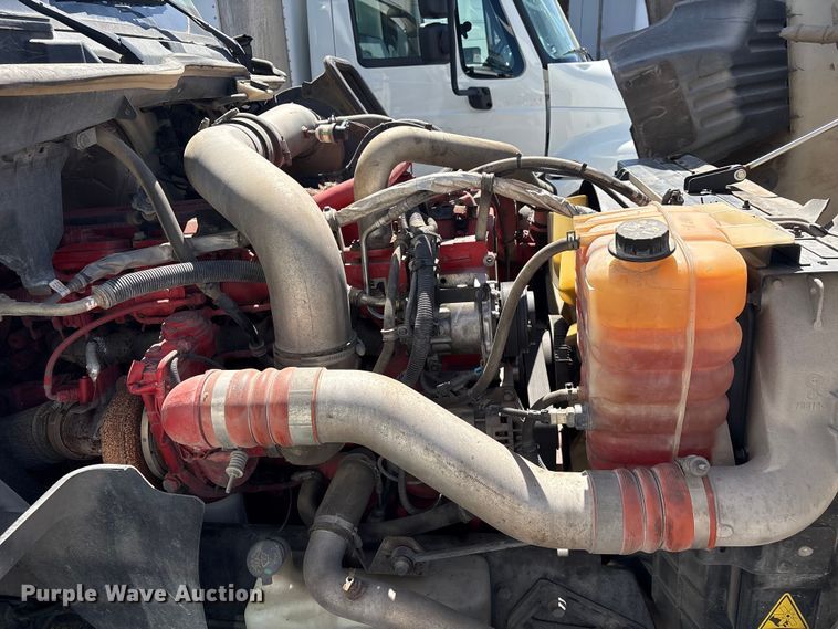 image for item EU7447 2015 International LF687 semi truck