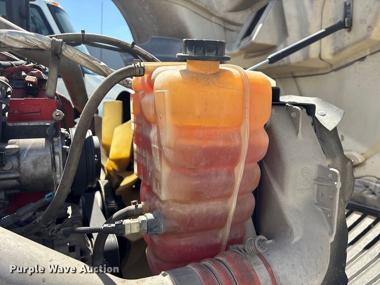 image for item EU7447 2015 International LF687 semi truck