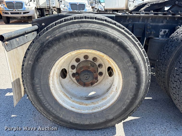 image for item EU7447 2015 International LF687 semi truck