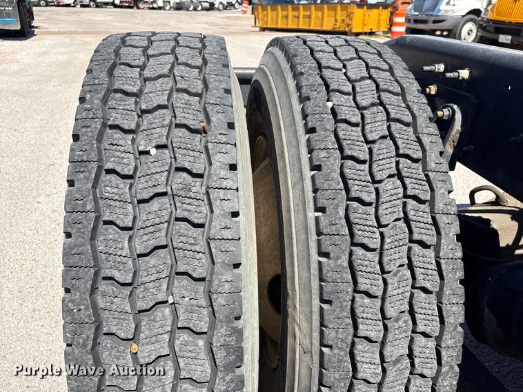 image for item EU7447 2015 International LF687 semi truck