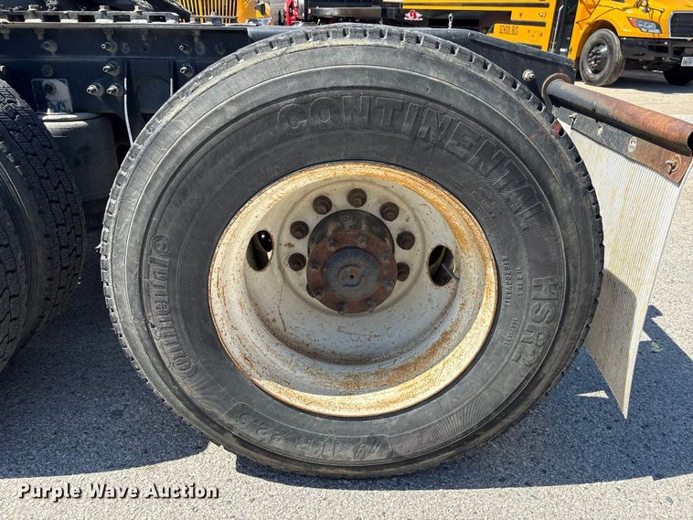 image for item EU7447 2015 International LF687 semi truck