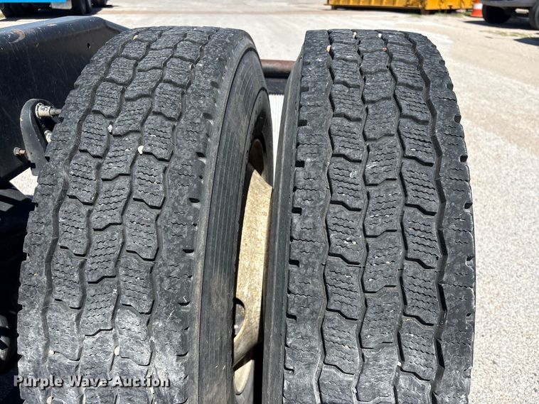 image for item EU7447 2015 International LF687 semi truck