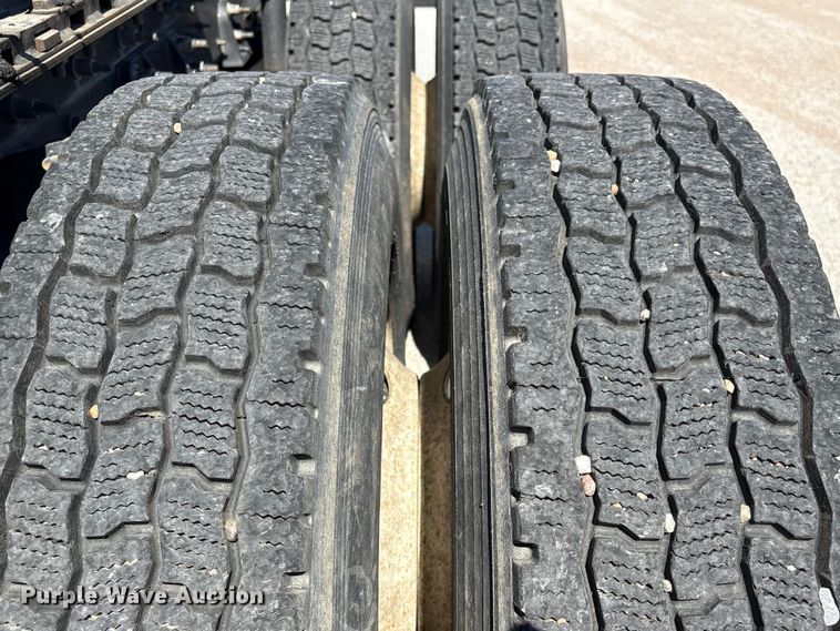 image for item EU7447 2015 International LF687 semi truck