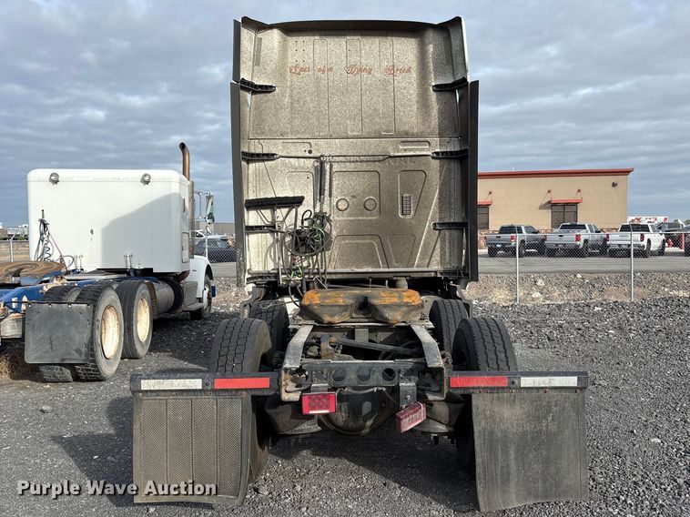 image for item EU8598 2018 International LF687 semi truck