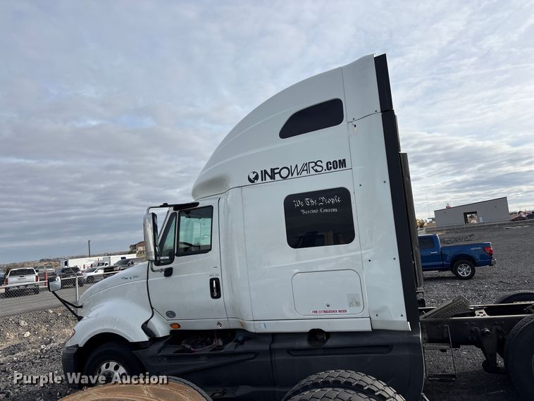 image for item EU8598 2018 International LF687 semi truck