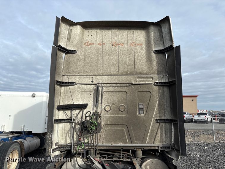 image for item EU8598 2018 International LF687 semi truck