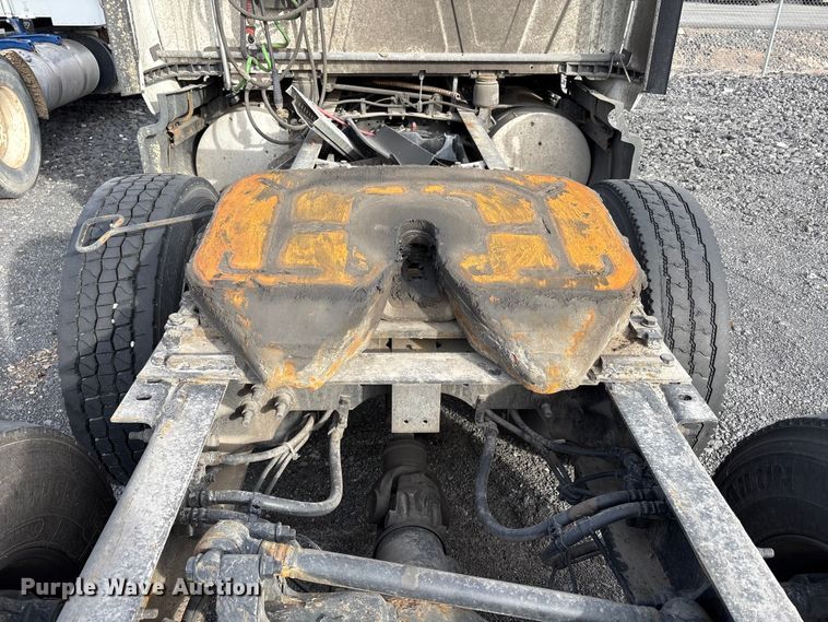 image for item EU8598 2018 International LF687 semi truck