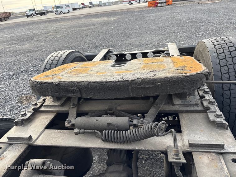 image for item EU8598 2018 International LF687 semi truck