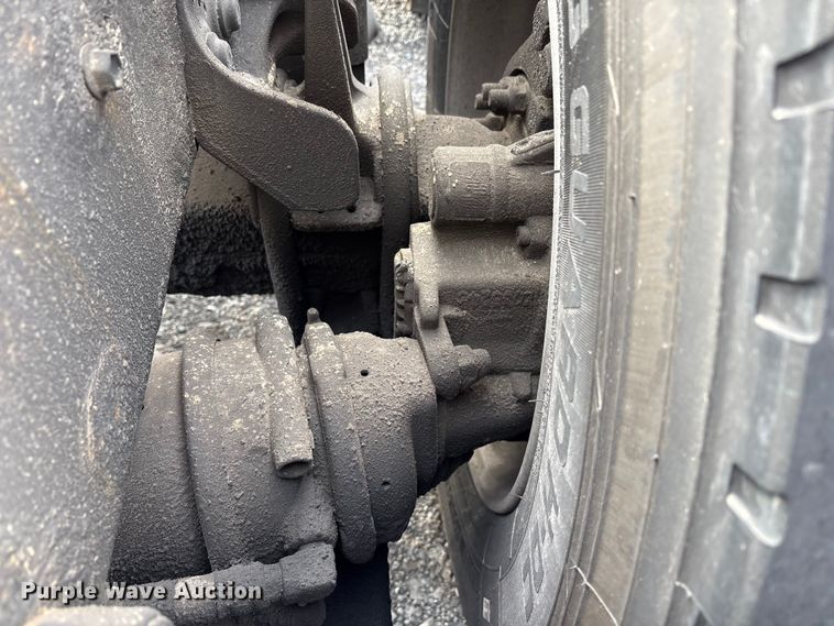 image for item EU8598 2018 International LF687 semi truck