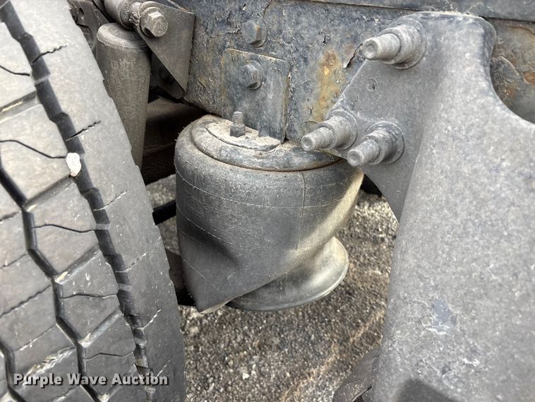 image for item EU8598 2018 International LF687 semi truck