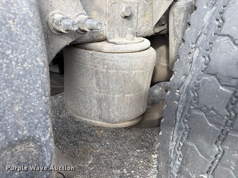 image for item EU8598 2018 International LF687 semi truck