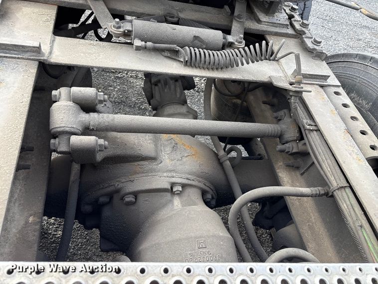 image for item EU8598 2018 International LF687 semi truck