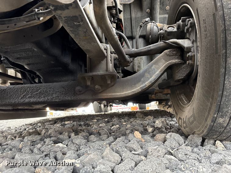 image for item EU8598 2018 International LF687 semi truck