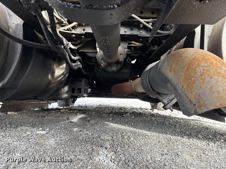 image for item EU8598 2018 International LF687 semi truck