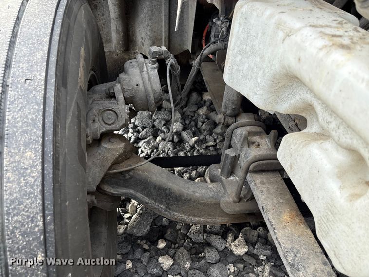 image for item EU8598 2018 International LF687 semi truck