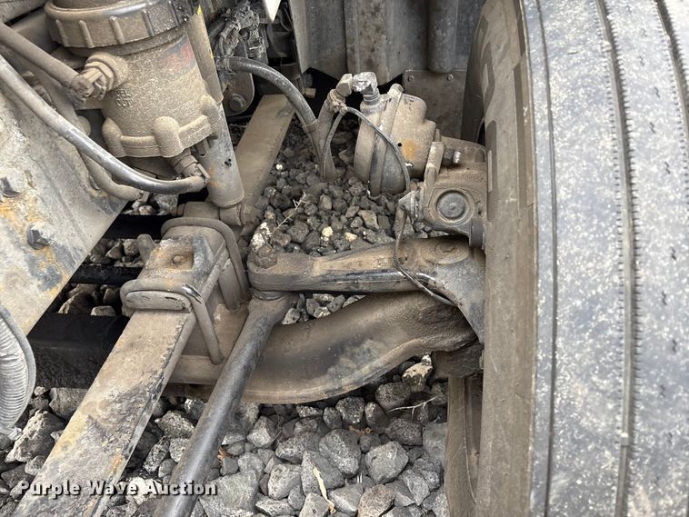 image for item EU8598 2018 International LF687 semi truck