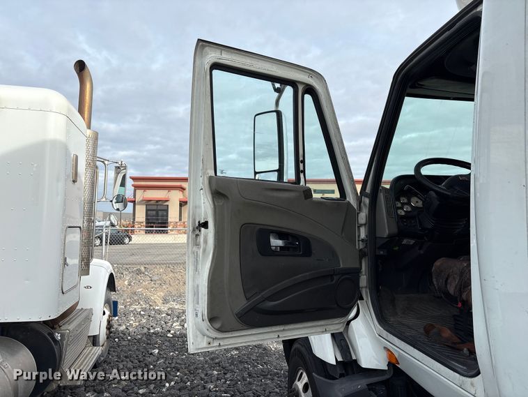 image for item EU8598 2018 International LF687 semi truck