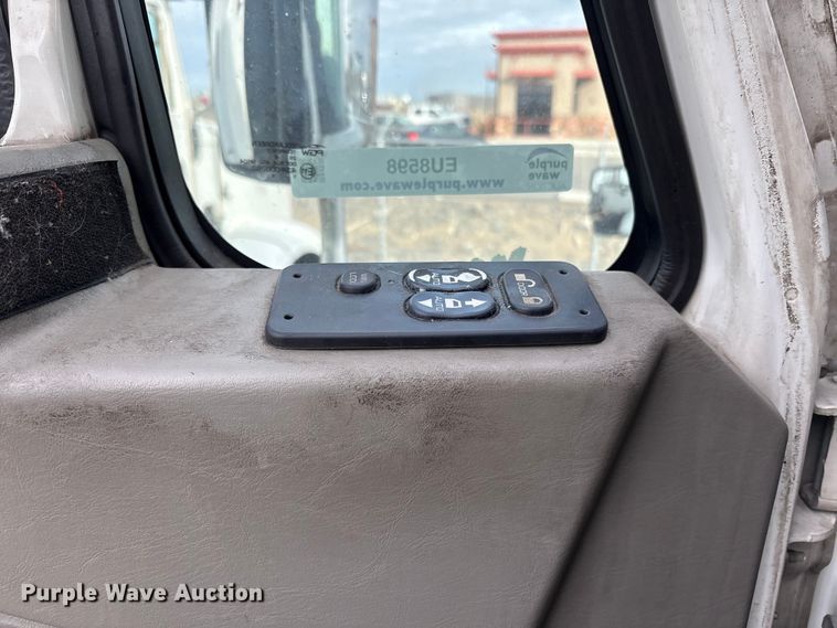 image for item EU8598 2018 International LF687 semi truck