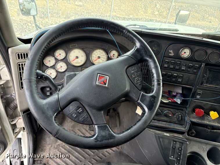 image for item EU8598 2018 International LF687 semi truck