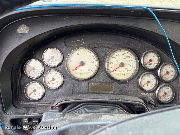 image for item EU8598 2018 International LF687 semi truck