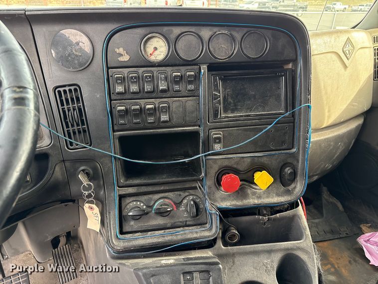 image for item EU8598 2018 International LF687 semi truck