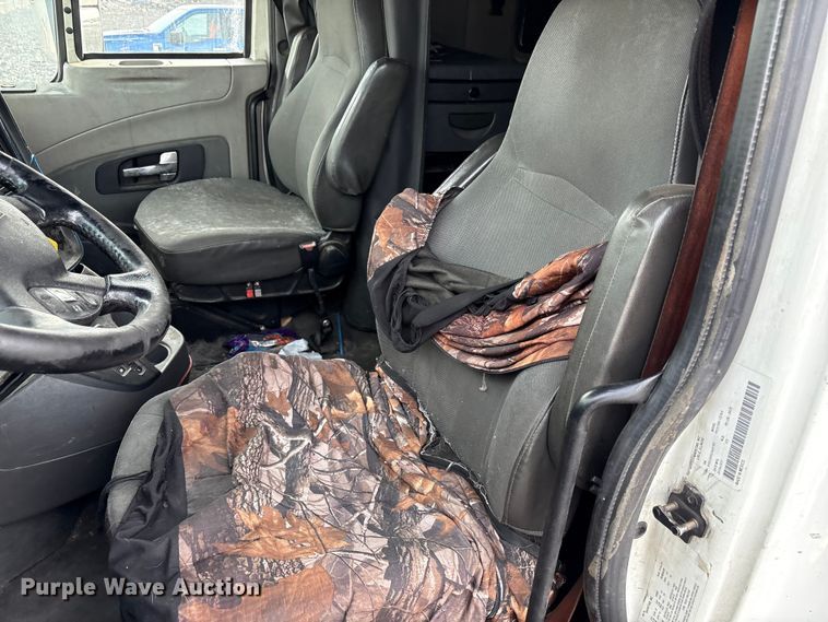 image for item EU8598 2018 International LF687 semi truck