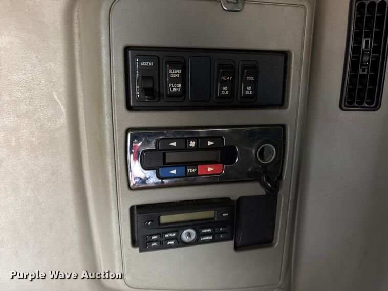 image for item EU8598 2018 International LF687 semi truck