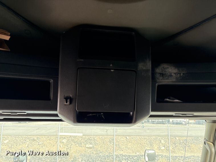 image for item EU8598 2018 International LF687 semi truck