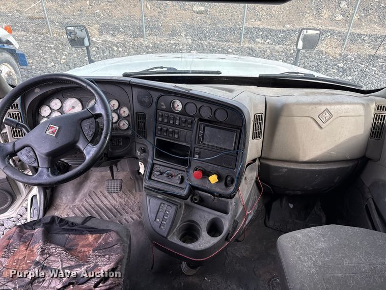 image for item EU8598 2018 International LF687 semi truck