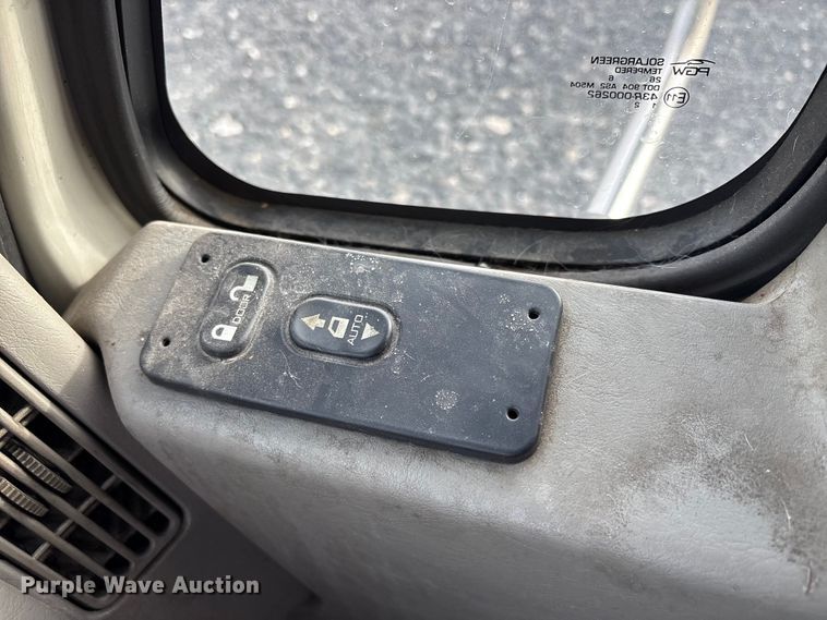 image for item EU8598 2018 International LF687 semi truck