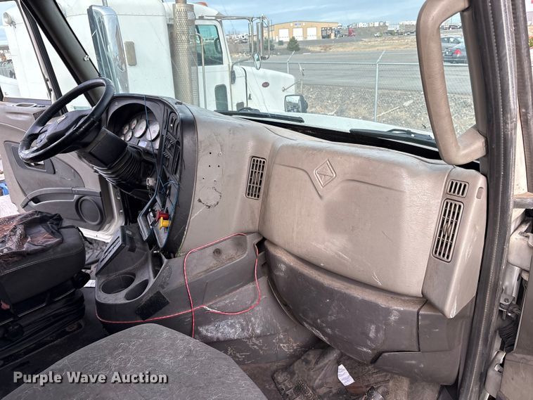 image for item EU8598 2018 International LF687 semi truck