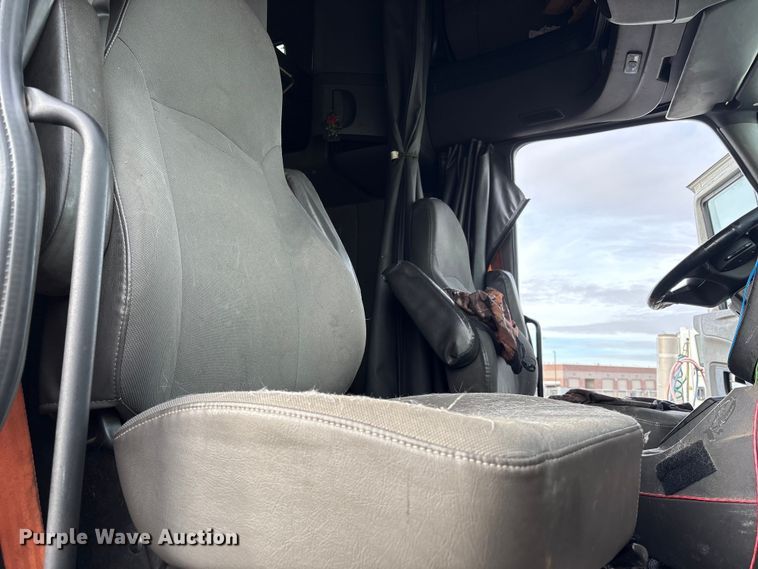 image for item EU8598 2018 International LF687 semi truck