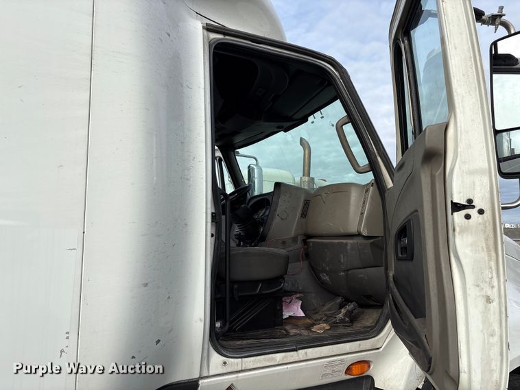 image for item EU8598 2018 International LF687 semi truck