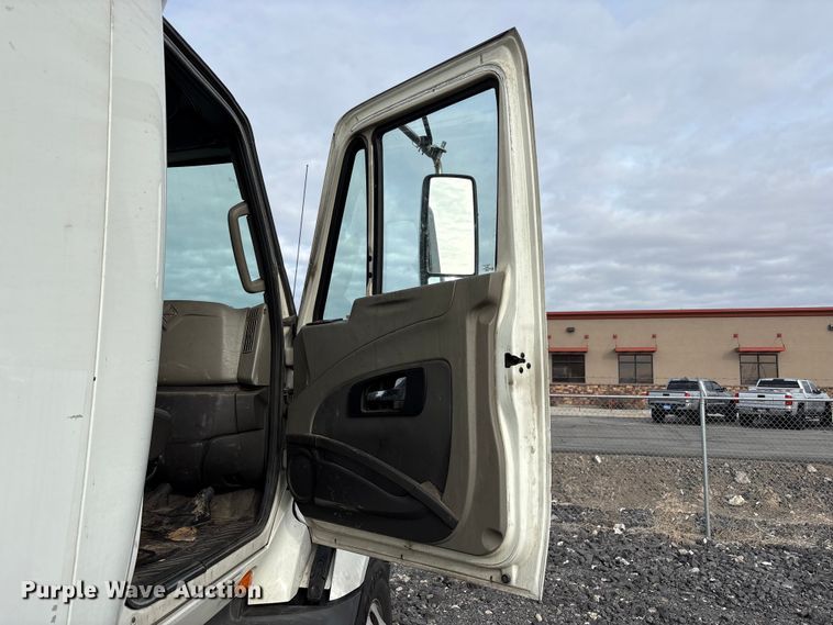image for item EU8598 2018 International LF687 semi truck