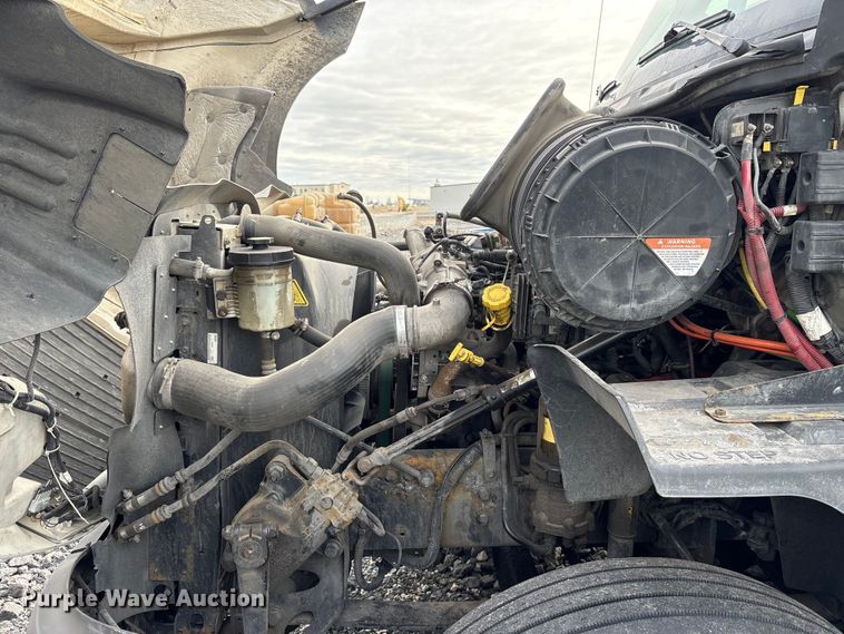 image for item EU8598 2018 International LF687 semi truck