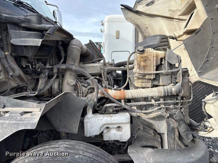 image for item EU8598 2018 International LF687 semi truck