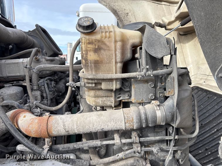 image for item EU8598 2018 International LF687 semi truck