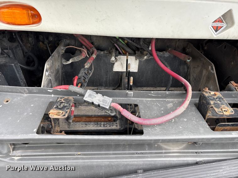 image for item EU8598 2018 International LF687 semi truck