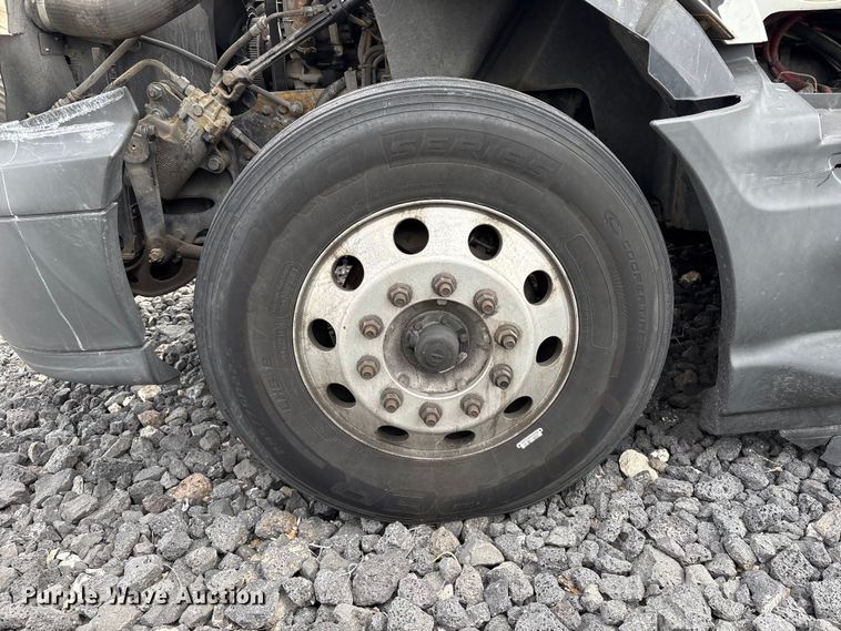 image for item EU8598 2018 International LF687 semi truck