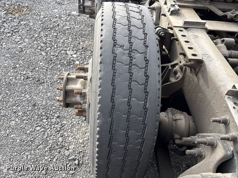 image for item EU8598 2018 International LF687 semi truck