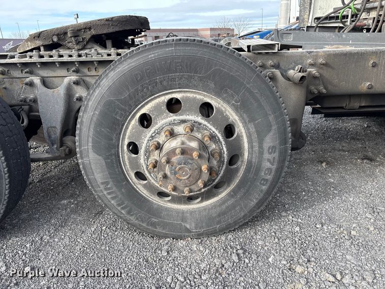 image for item EU8598 2018 International LF687 semi truck