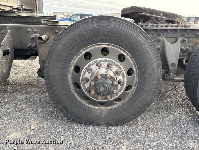 image for item EU8598 2018 International LF687 semi truck