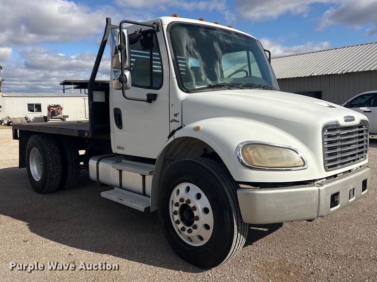 image for item EV2839 2004 Freightliner M2 flatbed truck